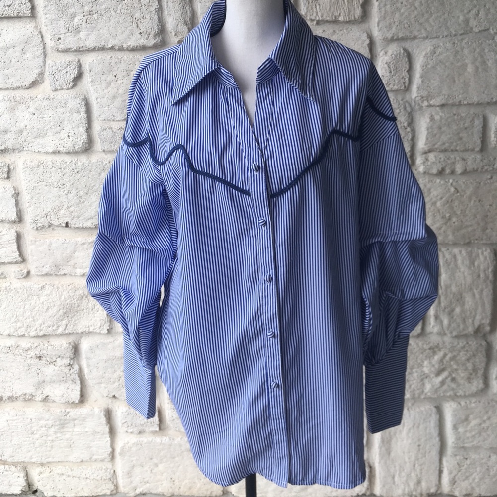 Tea n Cup Blue & White Rouched Sleeve Button Down